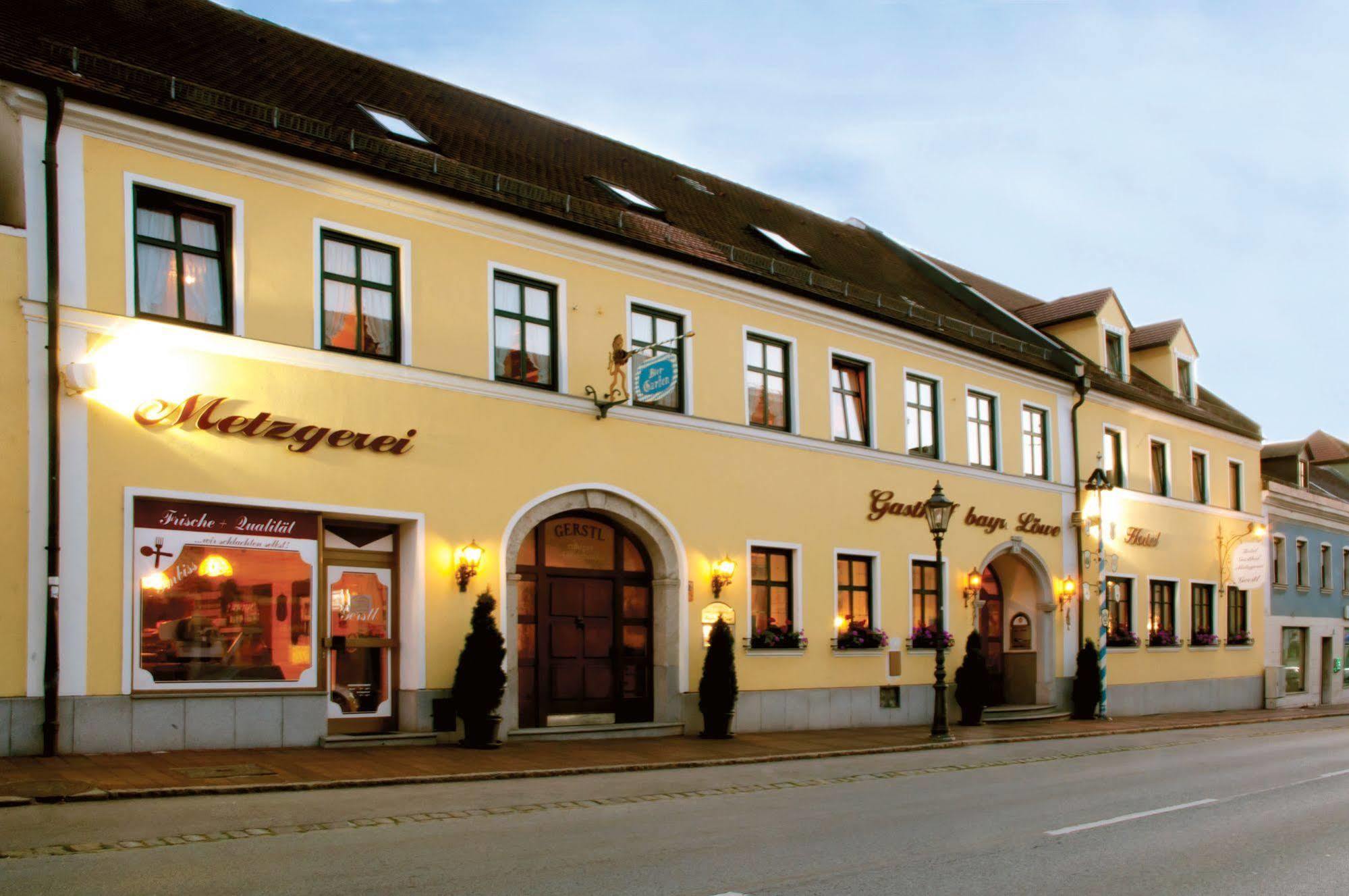 Hotel Bayrischer Löwe Osterhofen Exterior foto
